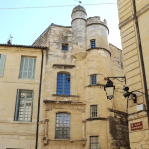 Le nid d'Uzès, appartement place aux Herbes, Conciergerie Calla